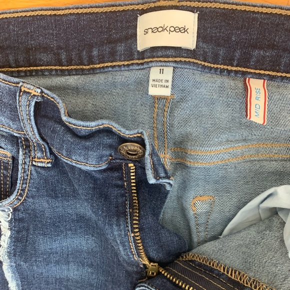 Sneak Peak Step Hem Skinny Jeans - Picture 5 of 7